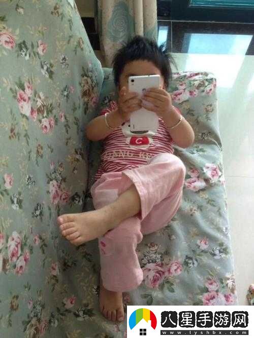 寶寶躺著(zhù)時(shí)雙腿為啥總往上翹