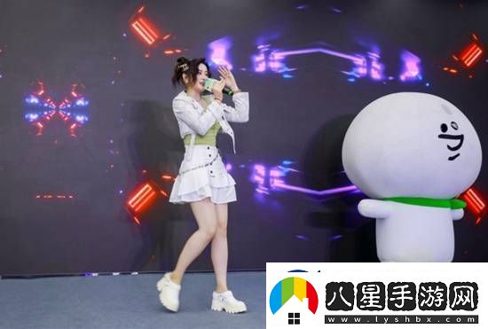 女流獻唱主題曲