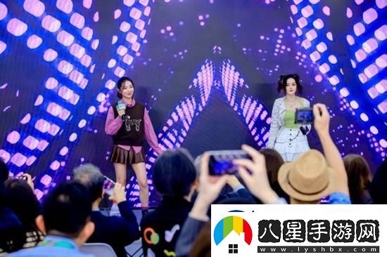 女流獻唱主題曲