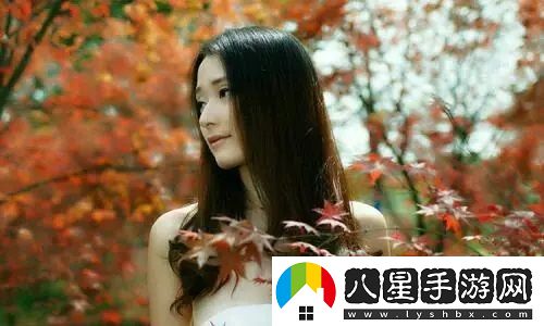 幾個(gè)裝修工人把我壓在茶幾