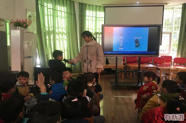 生物老師上課親自給我們展示自己帶領(lǐng)學(xué)生們深入了解生命的奧秘與科學(xué)實(shí)驗的樂(lè )趣