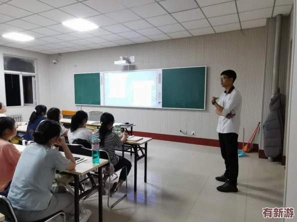 生物老師上課親自給我們展示自己帶領(lǐng)學(xué)生們深入了解生命的奧秘與科學(xué)實(shí)驗的樂(lè )趣