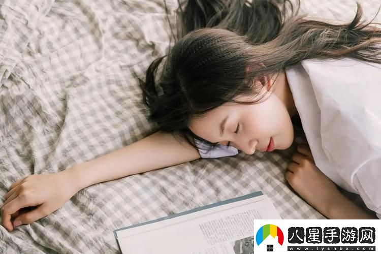 蘭姨捂著(zhù)嘴怕發(fā)出聲音吵到
