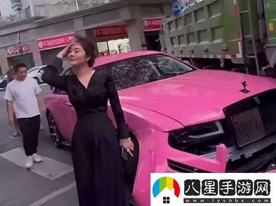 勞斯萊斯女車(chē)主和貨車(chē)司機簽協(xié)議