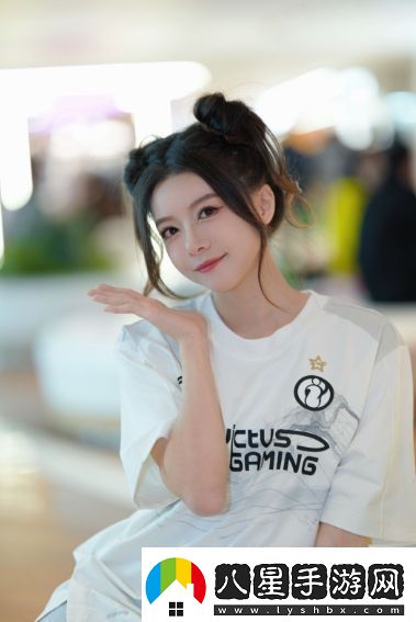 英雄聯(lián)盟駱歆穿新IG隊服亮相