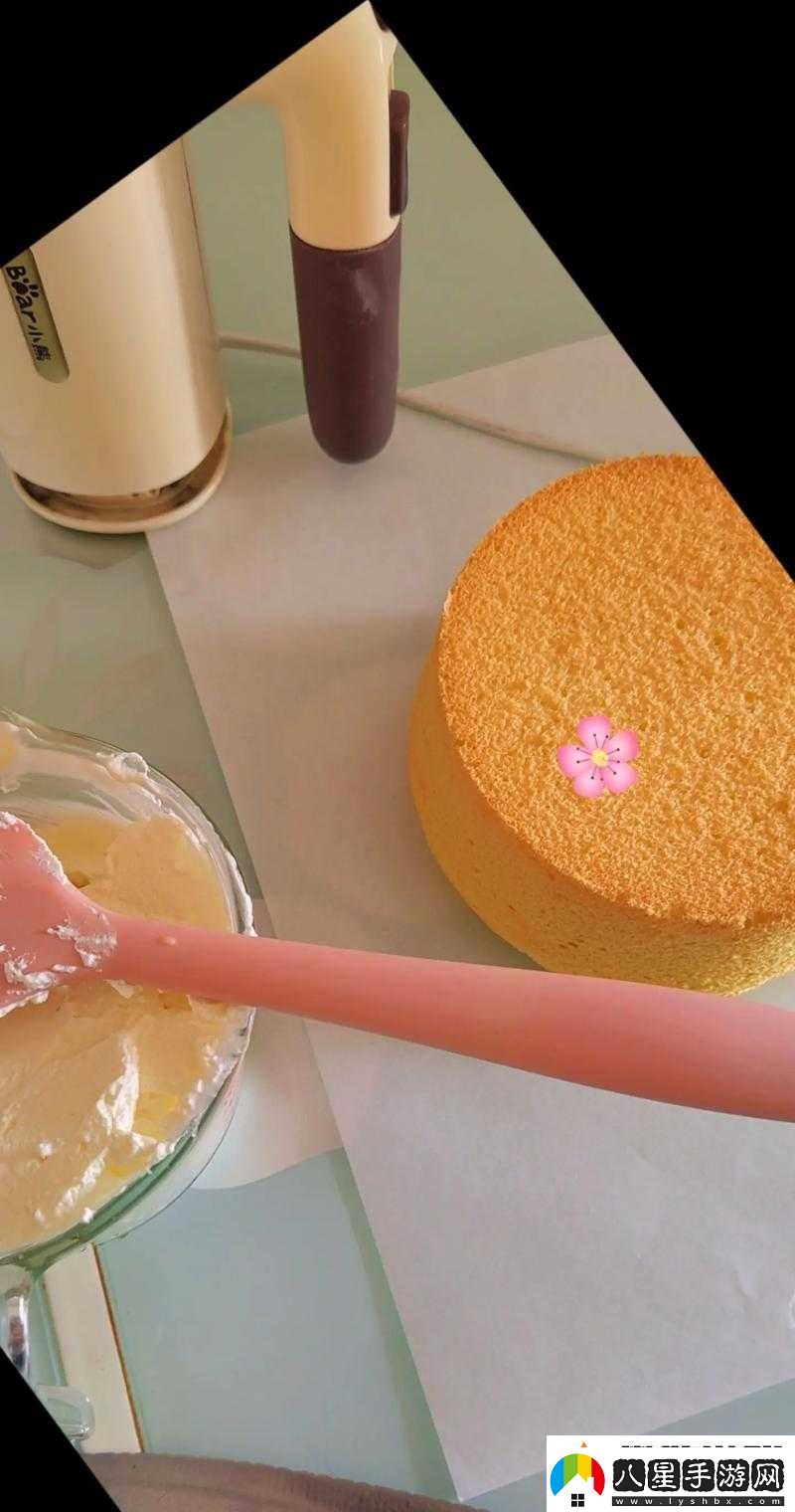 一口一口把奶油從胸口吃掉免費