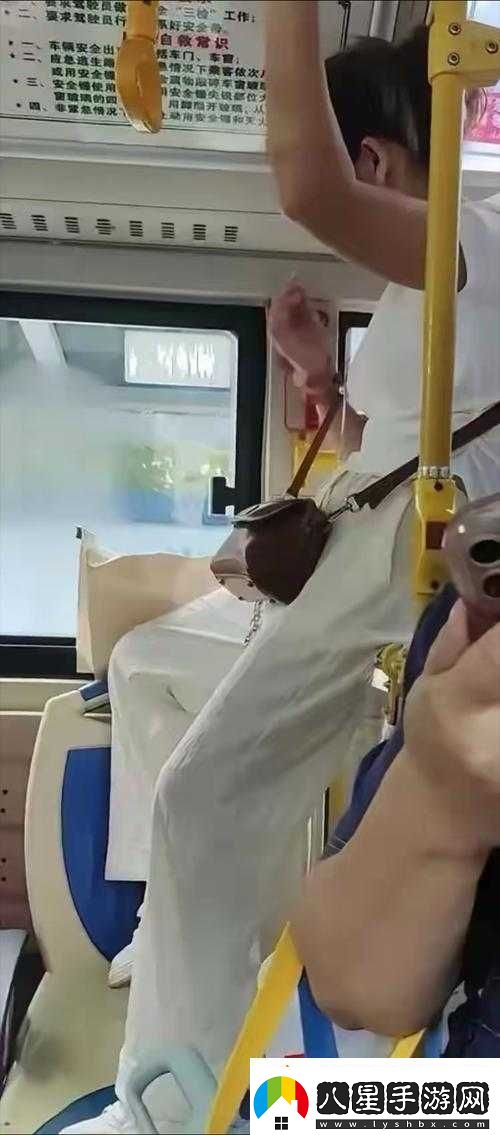 坐公交車(chē)被弄了