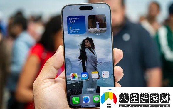 庫克自贊蘋(píng)果16最先進(jìn)放心買(mǎi)但國行版被吐槽半成品