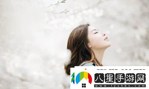 一邊下奶一吃敷視頻好幾個(gè)人