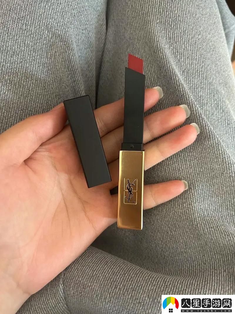 “唇”驚四座！YSL28號色領(lǐng)跑潮流