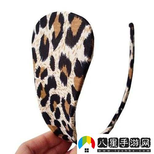 嬌妻在公交車(chē)上穿丁字褲被