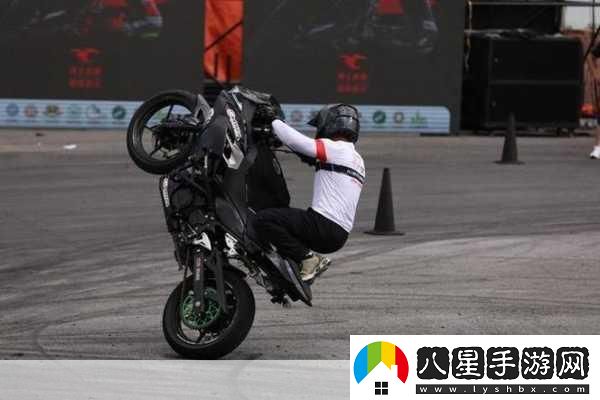 極限星球特技手震撼來(lái)襲！硬核摩托挑戰你的駕駛極限