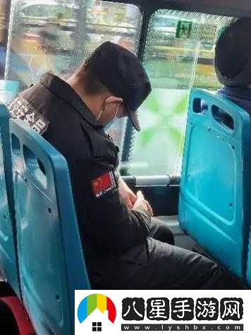 公交車(chē)上售票員規范使用