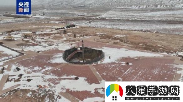 上演現實(shí)版“冰火兩重天”！吐魯番火焰山迎來(lái)降雪