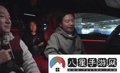 雷軍周末無(wú)休驗收小米「車(chē)位到車(chē)位」