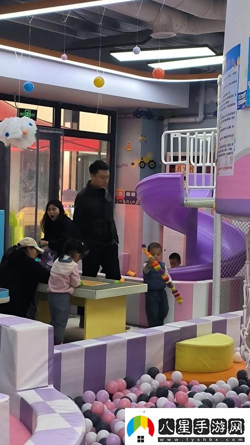 孩子玩著(zhù)玩著(zhù)就C進(jìn)去了