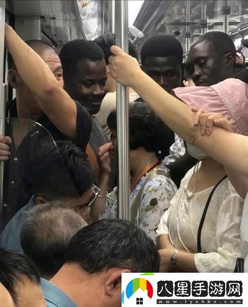 三個(gè)黑人互換著(zhù)躁我一個(gè)