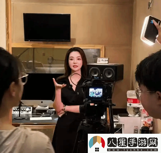 她1小時(shí)寫(xiě)完王菲新歌的詞王菲演唱僅改幾個(gè)字