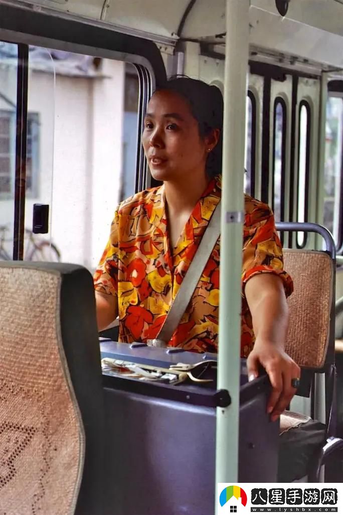 混沌小鎮公交車(chē)售票員用B售票