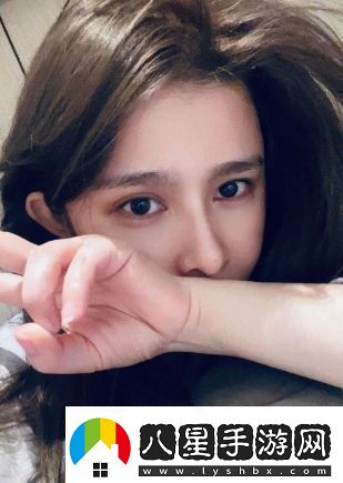美女主播直播間展示演技哭訴自己兒時(shí)遭遇稱(chēng)窮怕了希望大家打賞