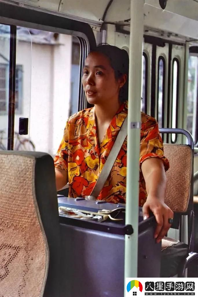 混亂小鎮公交車(chē)售票員揭秘