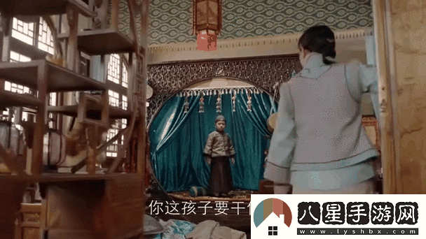 周瑩躲進(jìn)被子里