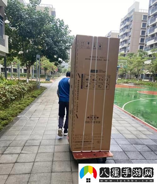 搬家工人當著(zhù)老公的面改寫(xiě)錯字
