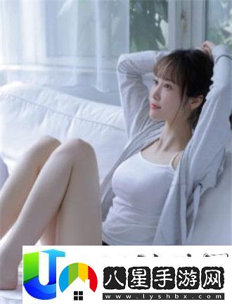 兒子的妻子中字頭2字幸?；橐?></p><p>二、兒子的老婆中字頭2字：與家人相處的點(diǎn)滴智慧</p><p>仲珊很懂得如何與家人相處。她剛嫁過(guò)來(lái)時(shí)，我們這些長(cháng)輩多少有些擔心，怕年輕人有代溝?？伤眯袆?dòng)打消了顧慮。每次家庭聚會(huì )，她總是主動(dòng)張羅，幫著(zhù)婆婆洗碗，和公公聊新聞，甚至還會(huì )陪小侄女玩拼圖。仲珊從不抱怨家務(wù)繁瑣，反而樂(lè )在其中。她說(shuō)，幸?；橐霾恢皇莾蓚€(gè)人的事，更是兩個(gè)家庭的融合。她用自己的包容和熱情，拉近了彼此的距離。她的這份智慧，讓家庭氛圍總是其樂(lè )融融，充滿(mǎn)了歡聲笑語(yǔ)。</p><p>三、兒子的老婆中字頭2字：樂(lè )觀(guān)面對生活的挑戰</p><p>生活不可能總是一帆風(fēng)順，仲珊也有自己的壓力。工作上，她是個(gè)認真負責的設計師，經(jīng)常加班到深夜；生活里，偶爾也會(huì )遇到婆媳之間的小誤會(huì )?？伤龔牟惠p易低頭，總能笑著(zhù)面對。她說(shuō)，幸?；橐鲂枰活w樂(lè )觀(guān)的心。記得有一次，兒子因為工作不順心情低落，仲珊沒(méi)有多說(shuō)安慰的話(huà)，而是默默陪著(zhù)他散步，給他講小時(shí)候的趣事，直到他臉上露出笑容。她的這種韌性和積極的態(tài)度，不僅感染了兒子，也讓我們這些旁觀(guān)者覺(jué)得安心又感動(dòng)。</p><p>四、兒子的老婆中字頭2字：未來(lái)歲月的美好期盼</p><p>仲珊和兒子的婚姻還在繼續書(shū)寫(xiě)屬于他們的故事。她曾笑著(zhù)說(shuō)，未來(lái)想和兒子一起開(kāi)一家小小的咖啡店，店里放滿(mǎn)他們旅行時(shí)拍的照片，播放他們喜歡的音樂(lè )。這樣的夢(mèng)想聽(tīng)起來(lái)簡(jiǎn)單，卻滿(mǎn)載著(zhù)對生活的熱愛(ài)。我們這些做父母的，看著(zhù)他們攜手向前，心里滿(mǎn)是欣慰。仲珊用她的真心和努力，讓幸?；橐鲎兊糜|手可及。她的樂(lè )觀(guān)、包容和對家庭的付出，讓我們相信，未來(lái)的日子一定會(huì )更加溫暖美好，值得所有人去珍惜。</p></article></p>            </div>
            <div   class=