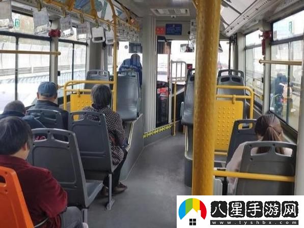 公交車(chē)一晃一晃就進(jìn)去了火爆上線(xiàn)